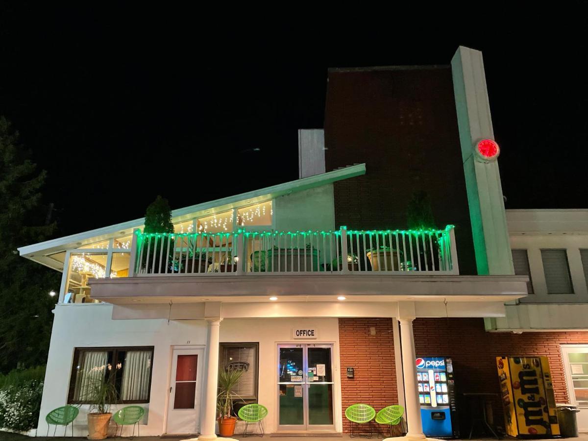 O'Sullivan'S Motel Лейк Джордж Екстериор снимка